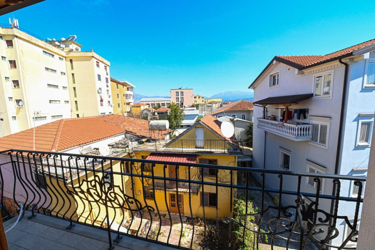 Hotel Epoka Шкодер Экстерьер фото