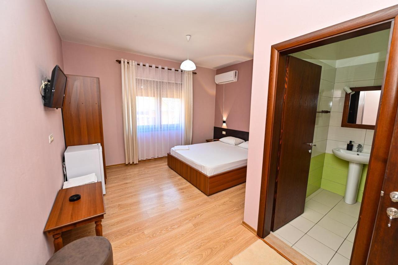 Hotel Epoka Шкодер Экстерьер фото